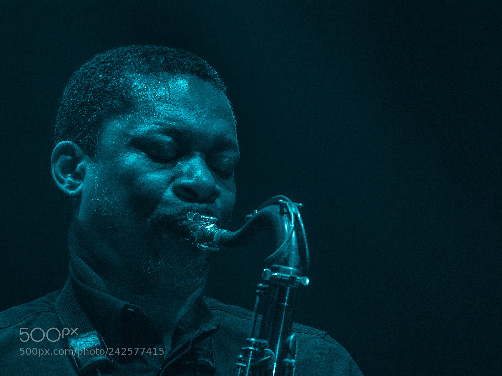 Olympus OM-D E-M10 sample photo. Ravi coltrane live 2017 photography
