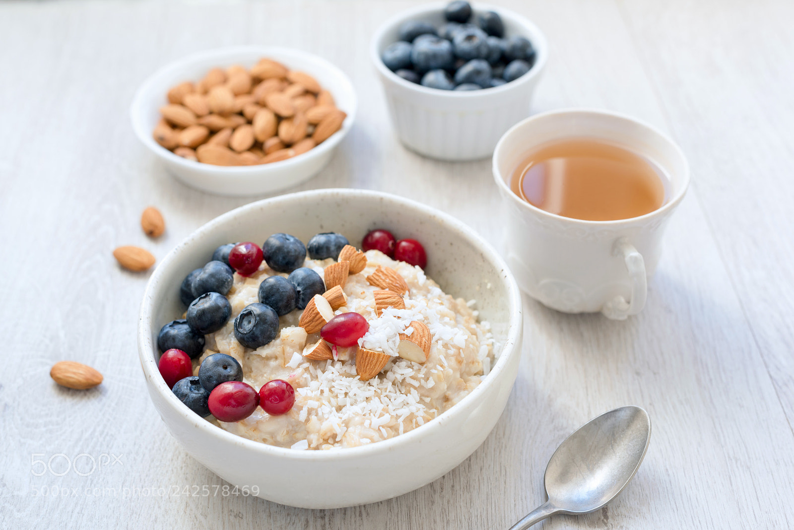 Nikon D810 sample photo. Oatmeal porridge with berry photography