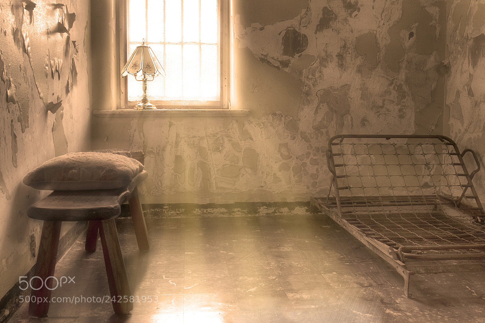 Canon EOS 7D Mark II sample photo. Old lamp photography