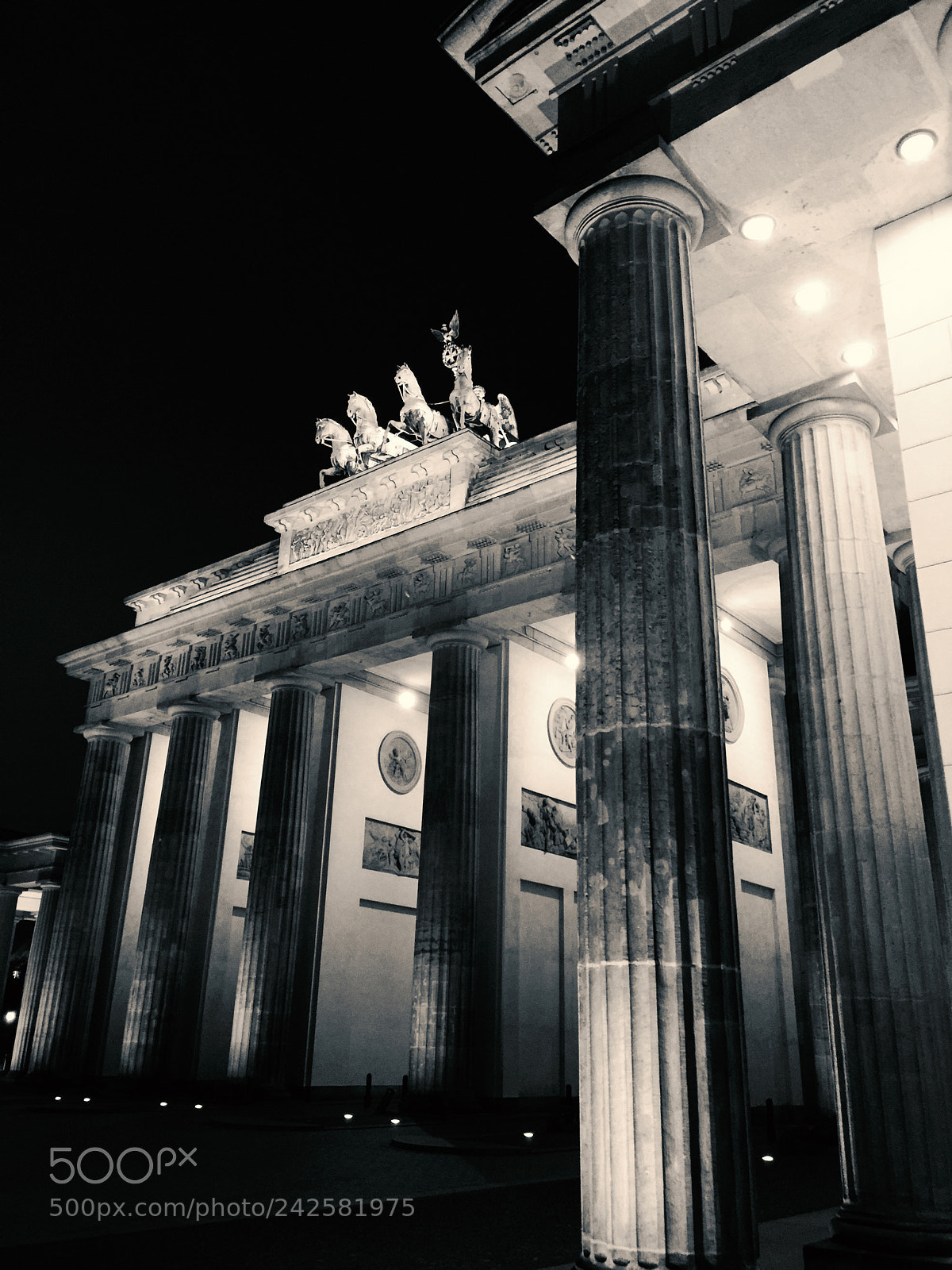 Apple iPhone 6 Plus sample photo. Berlin night photography