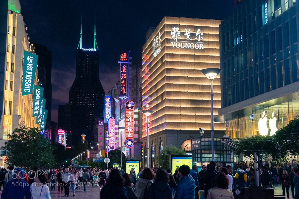 Fujifilm X-T1 sample photo. On nanjing road. photography