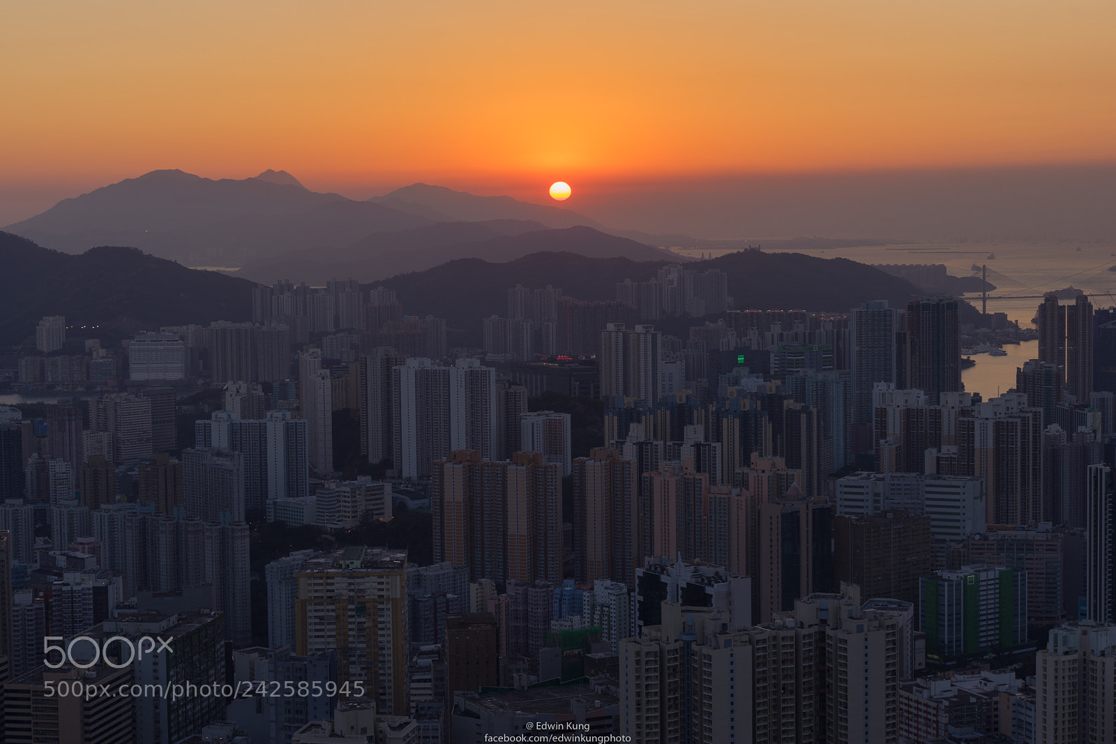 Sony a7 II sample photo. Sunset in the city photography