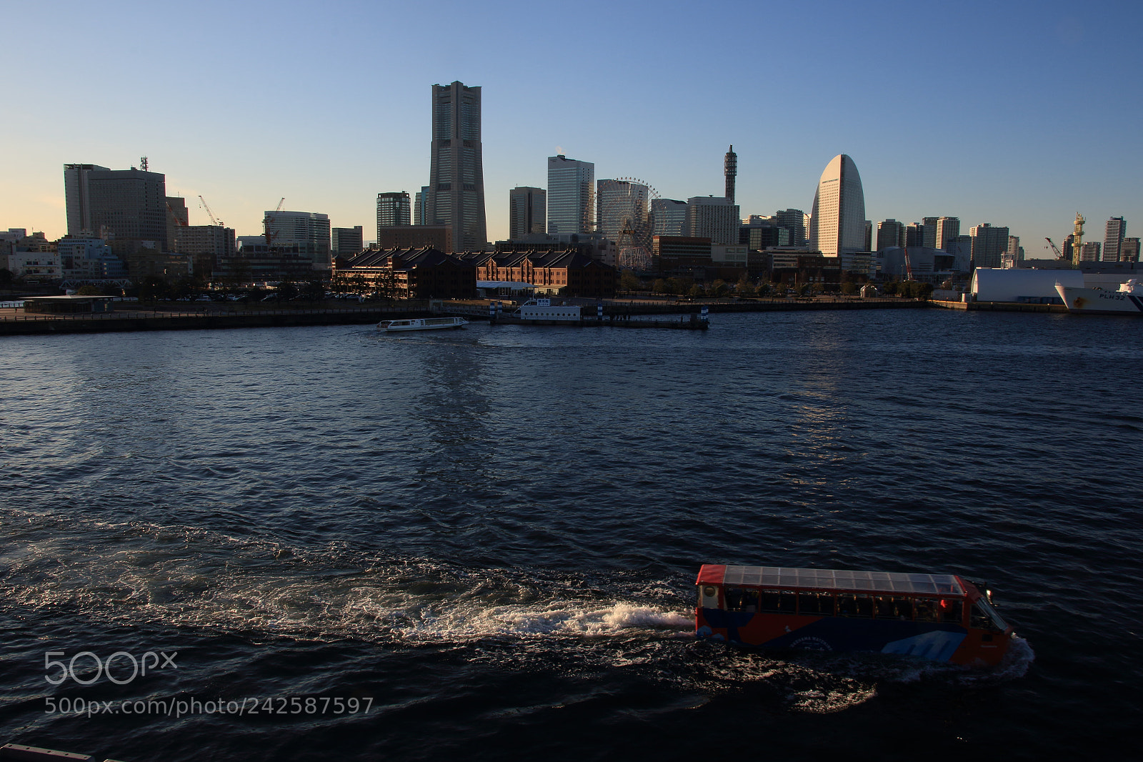 Canon EOS 7D Mark II sample photo. Sea bus photography