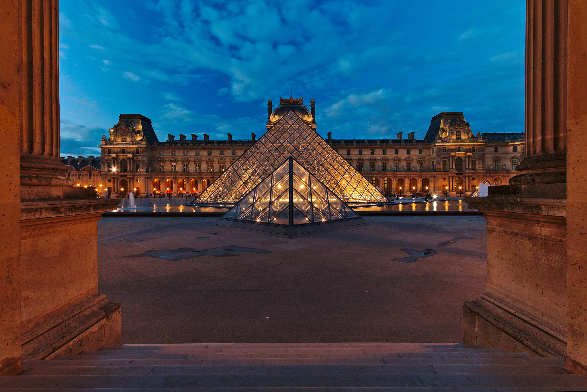 Canon EOS 70D + Canon EF-S 10-22mm F3.5-4.5 USM sample photo. Framed louvre photography