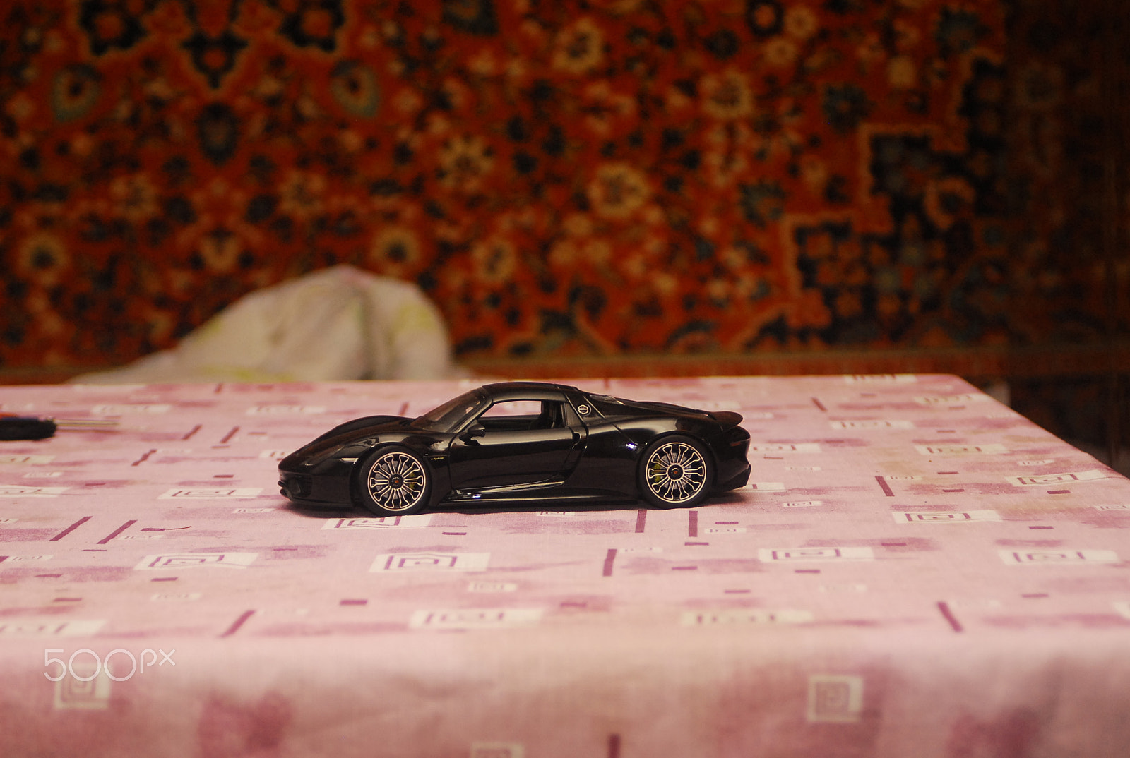 AF Zoom-Nikkor 35-70mm f/3.3-4.5 N sample photo. Porsche 918 spyder 1/18 photography