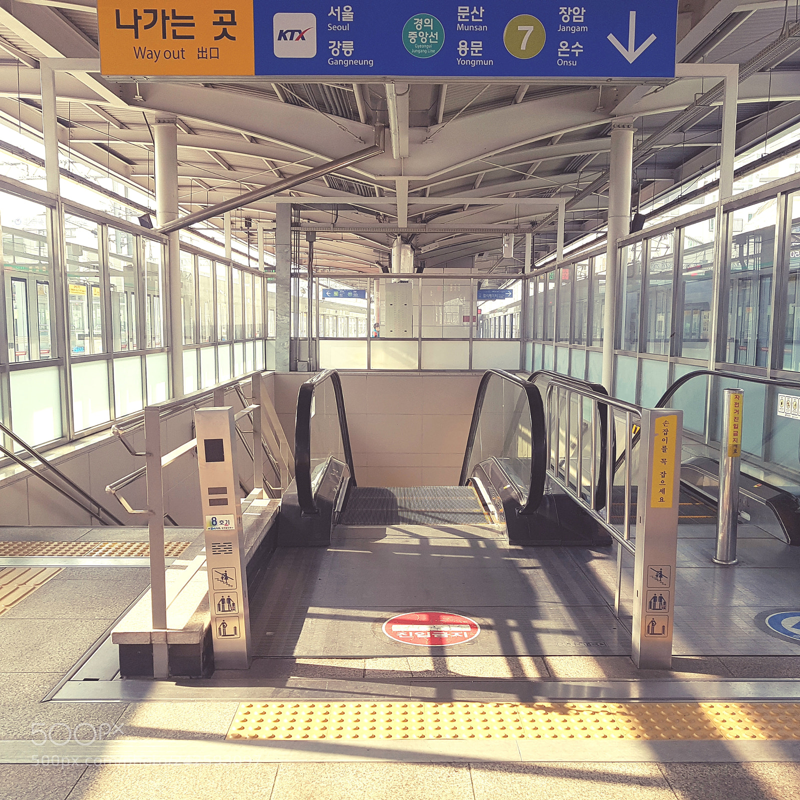 Samsung Galaxy S7 sample photo. Sangbong subway station photography