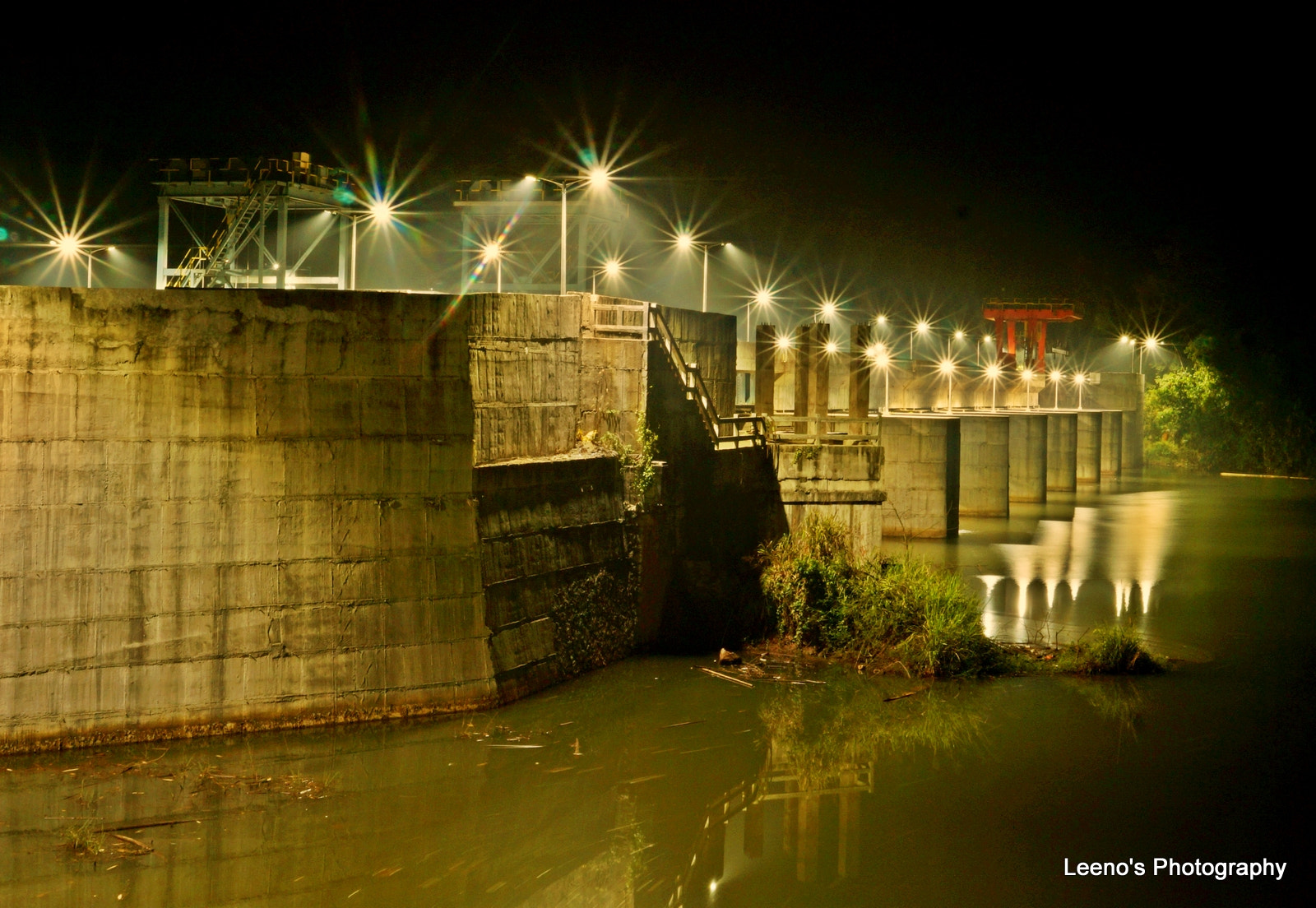 Sony E 18-50mm F4-5.6 sample photo. Umtrew dam by night photography