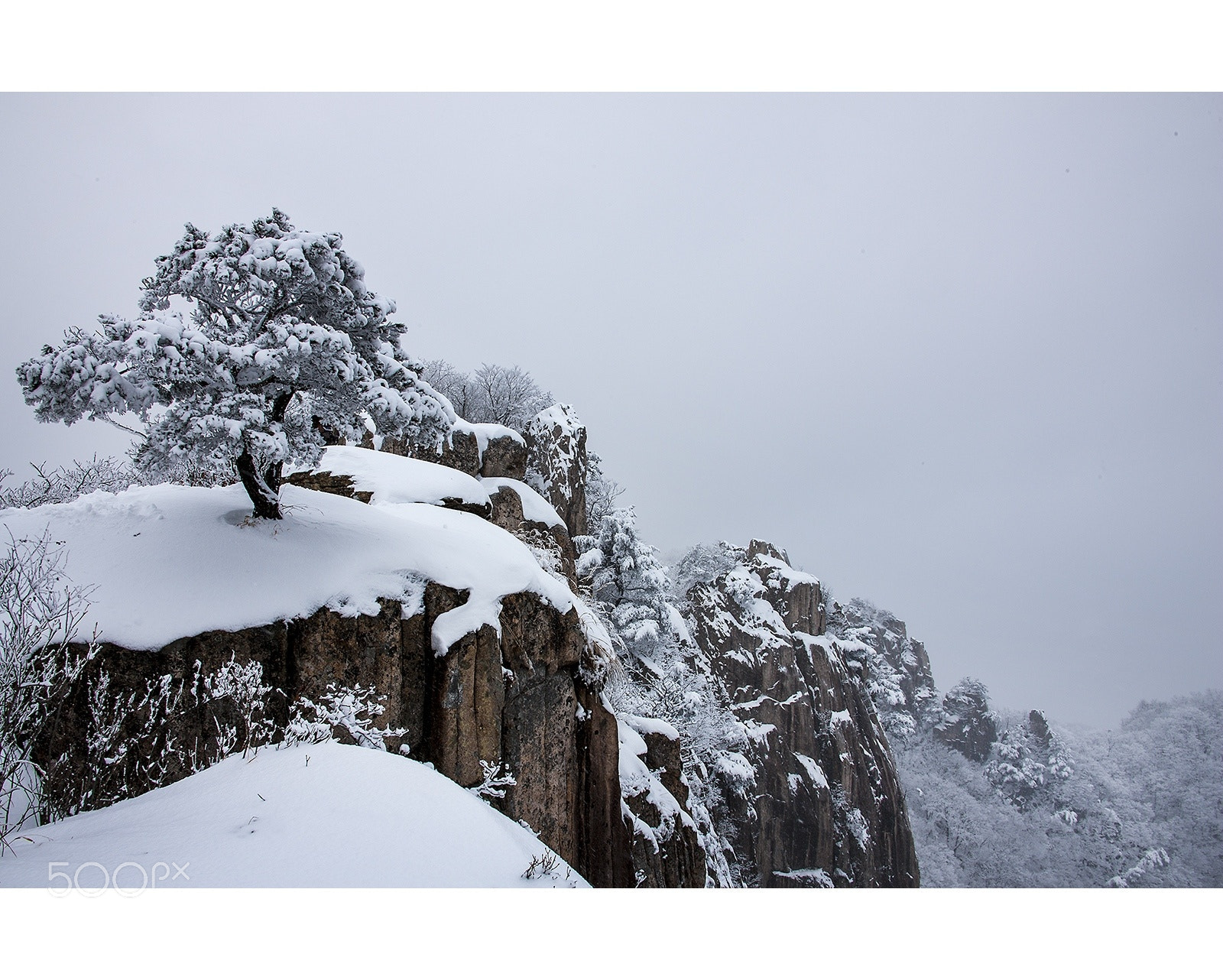 Canon EOS-1Ds Mark III sample photo. Dawdeun mountain snow falls photography
