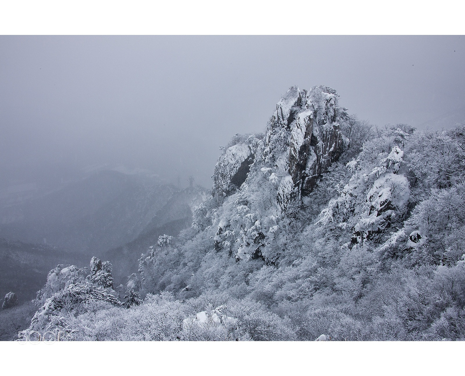 Canon EOS-1Ds Mark III sample photo. Dawdeun mountain snow falls photography