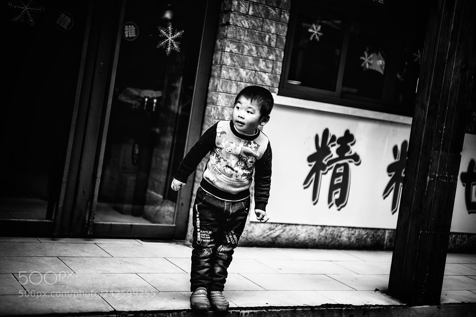 Sony a7 II sample photo. An overlooking kid  photography
