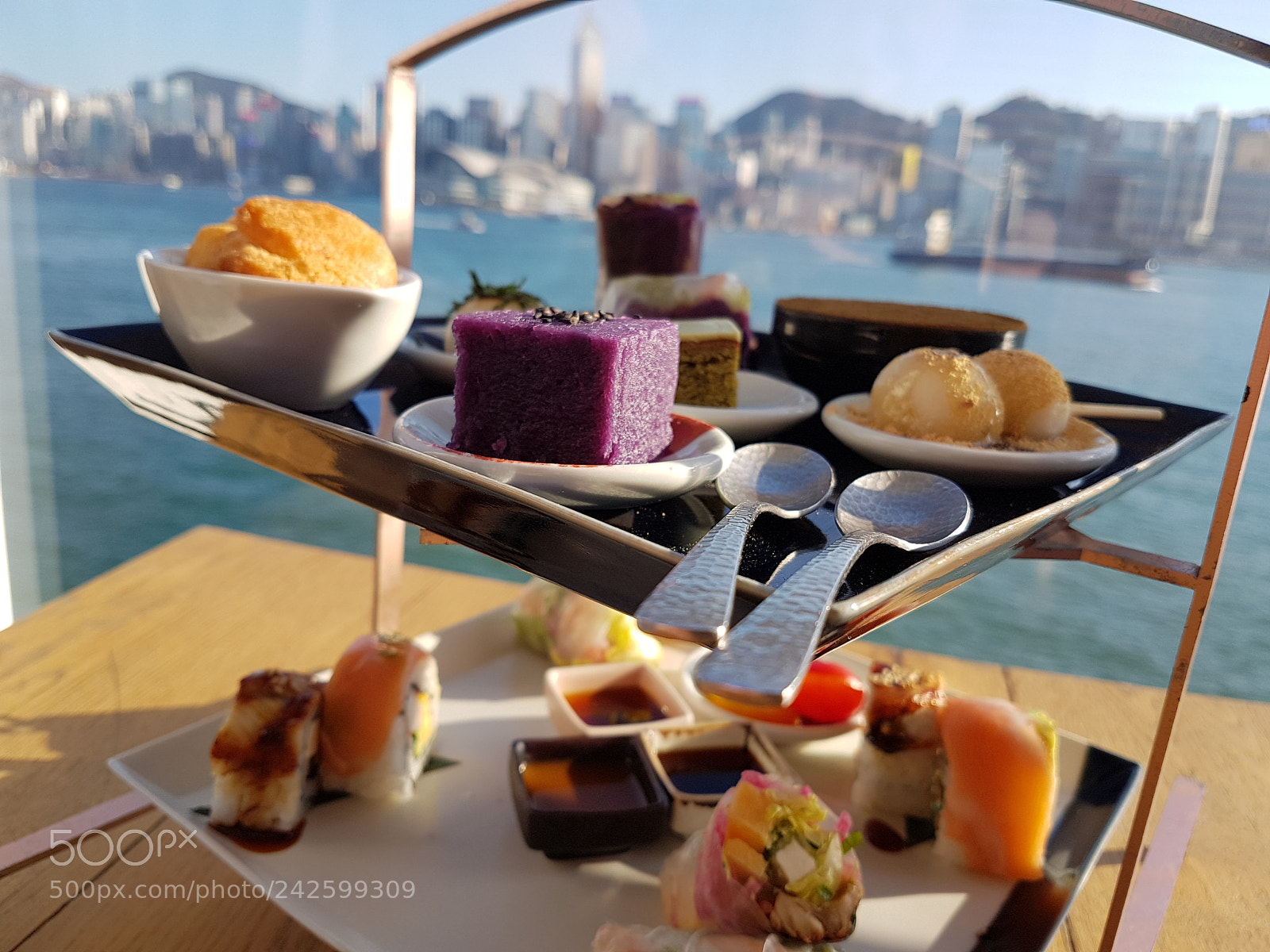 Samsung Galaxy S7 sample photo. Skyline-sushi photography