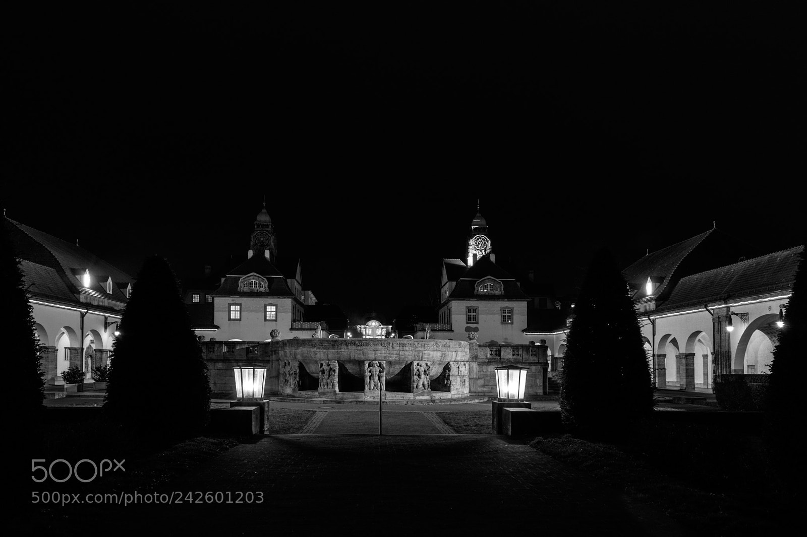 Canon EOS 200D (EOS Rebel SL2 / EOS Kiss X9) sample photo. Sprudelhof at night photography
