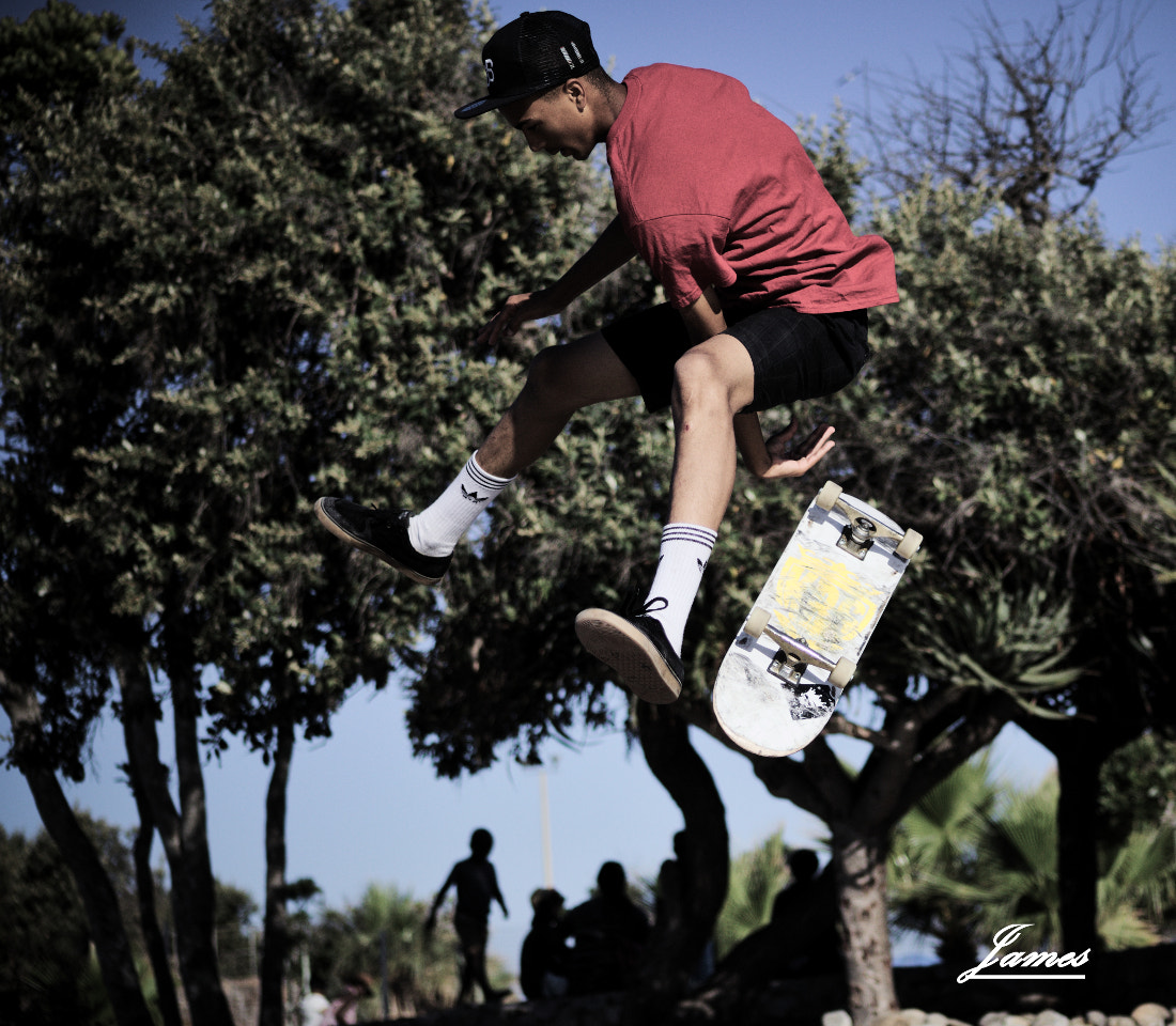 Sigma 70-300mm F4-5.6 APO DG Macro sample photo. Acrobatique skateboarder photography