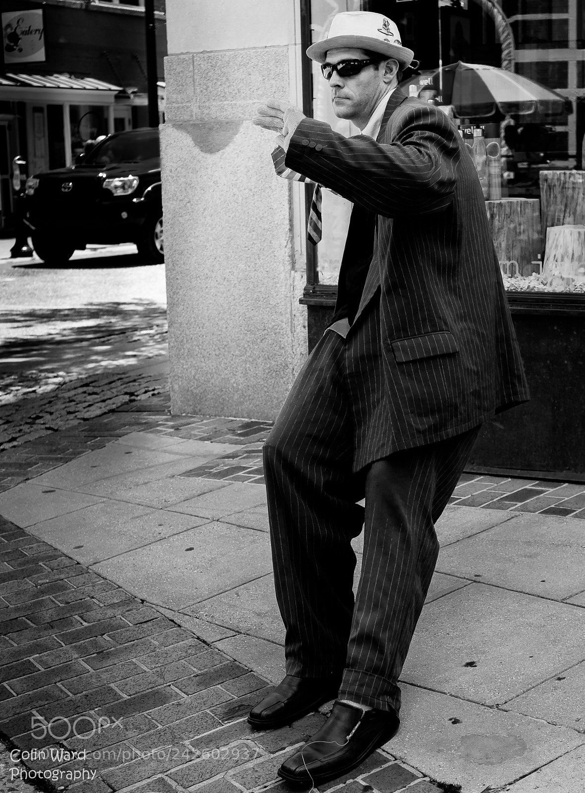 Fujifilm X-T1 sample photo. Leaning man photography