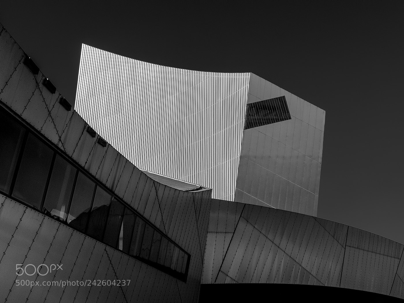 Fujifilm X20 sample photo. War museum pattern photography