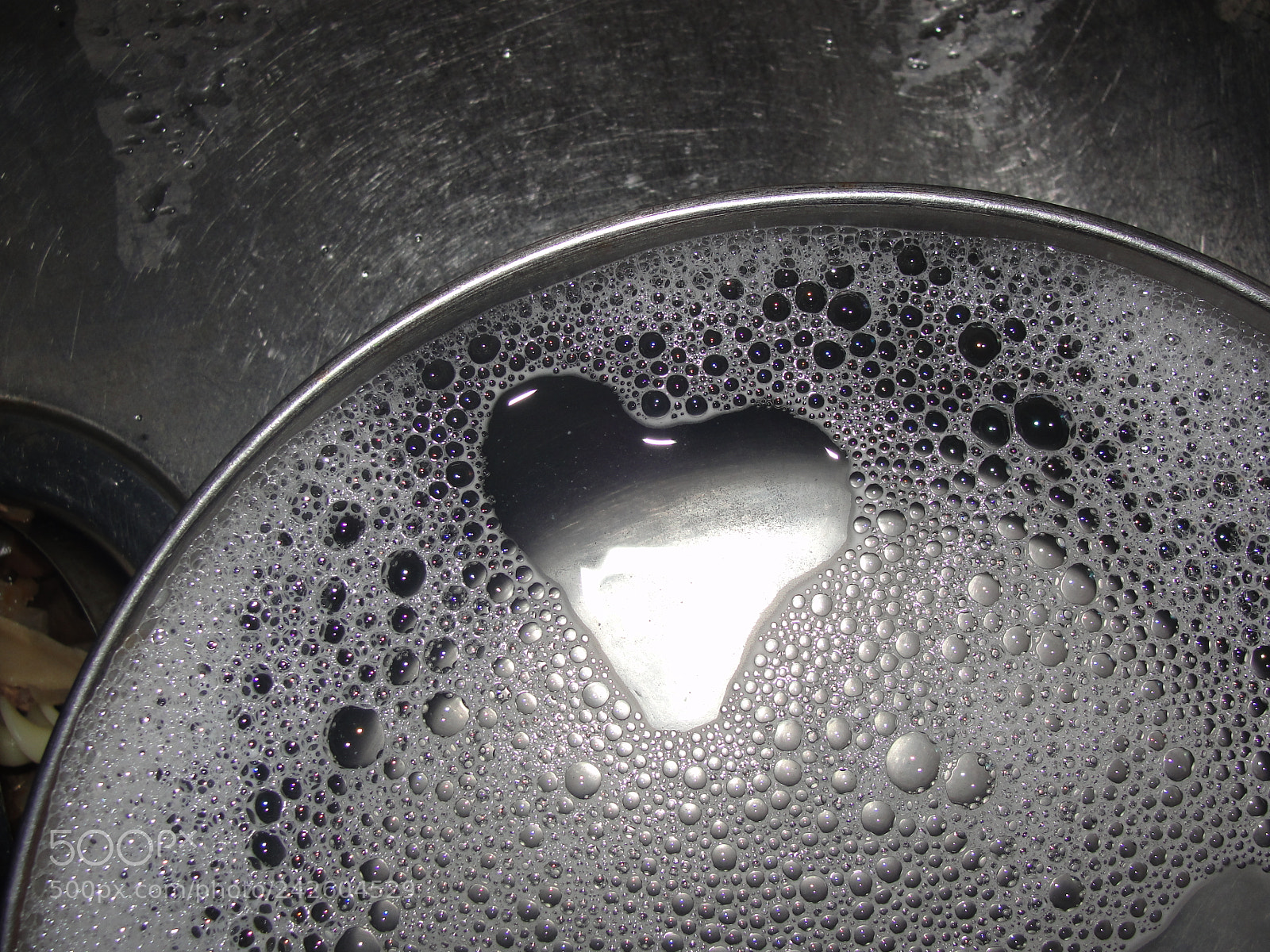 Sony Cyber-shot DSC-H20 sample photo. Heart shape in bubbles photography