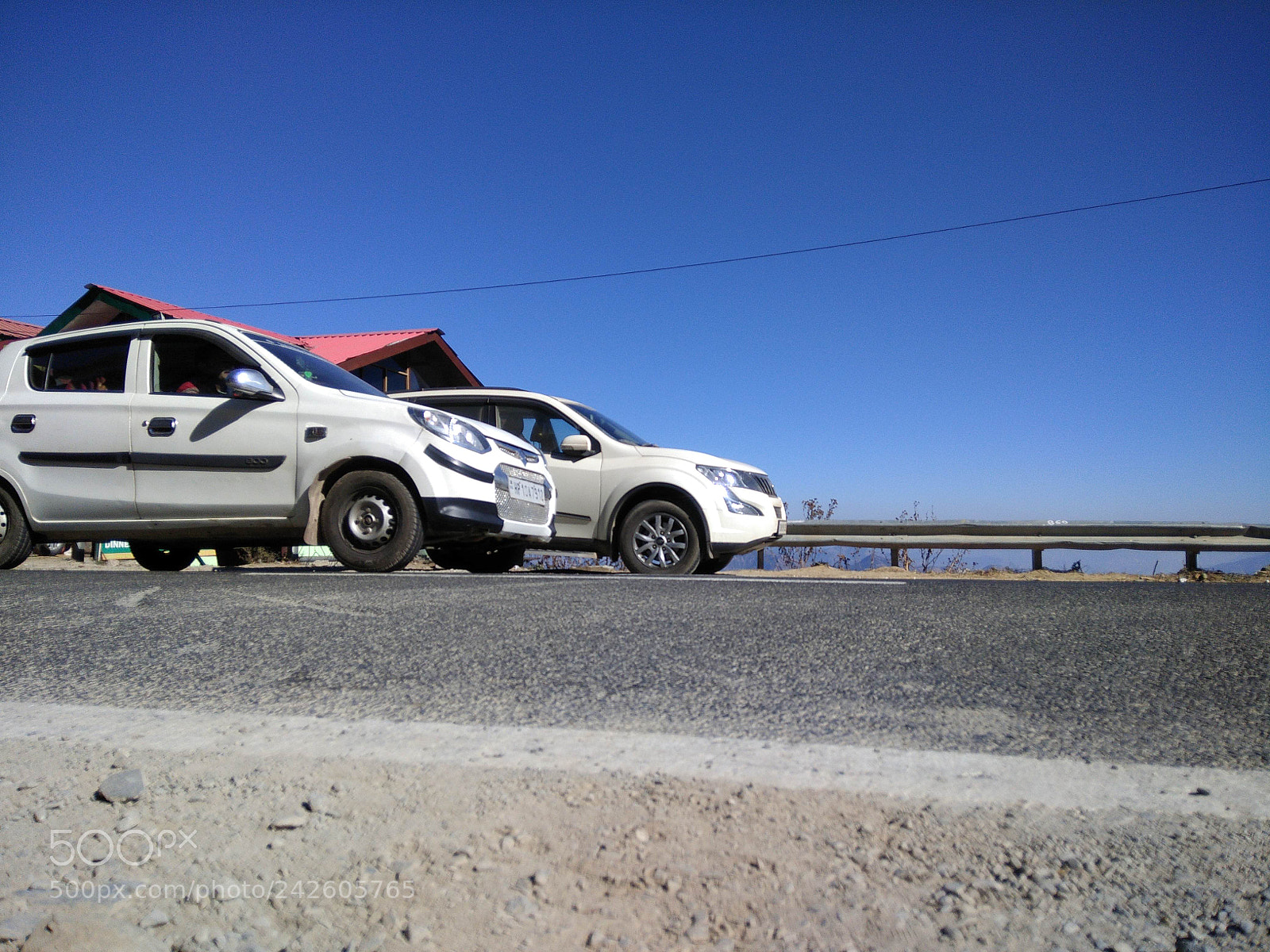 Xiaomi Redmi Note 4 sample photo. Which car wins the photography