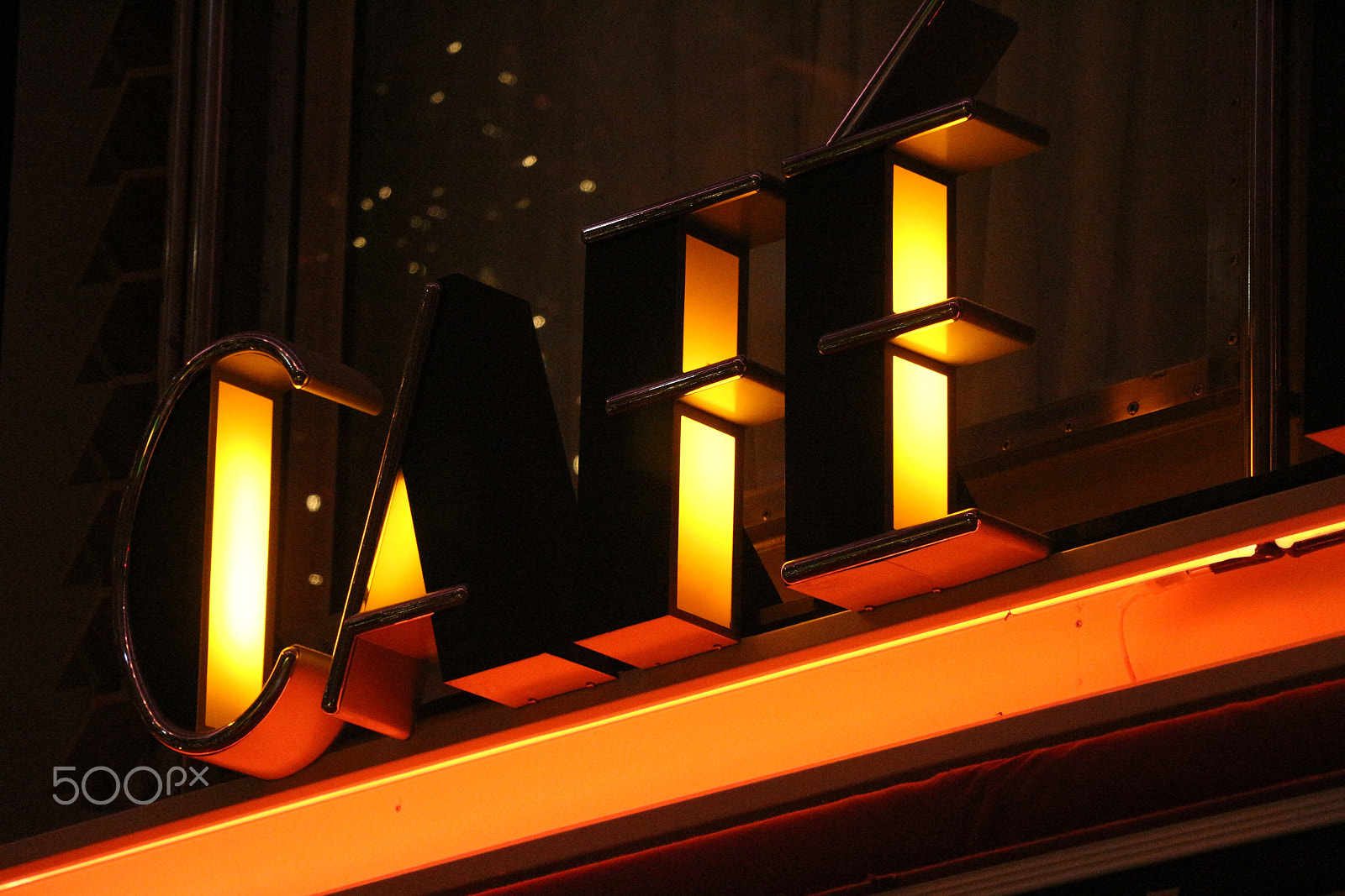 Canon EOS 650D (EOS Rebel T4i / EOS Kiss X6i) sample photo. Cafe sign at night photography