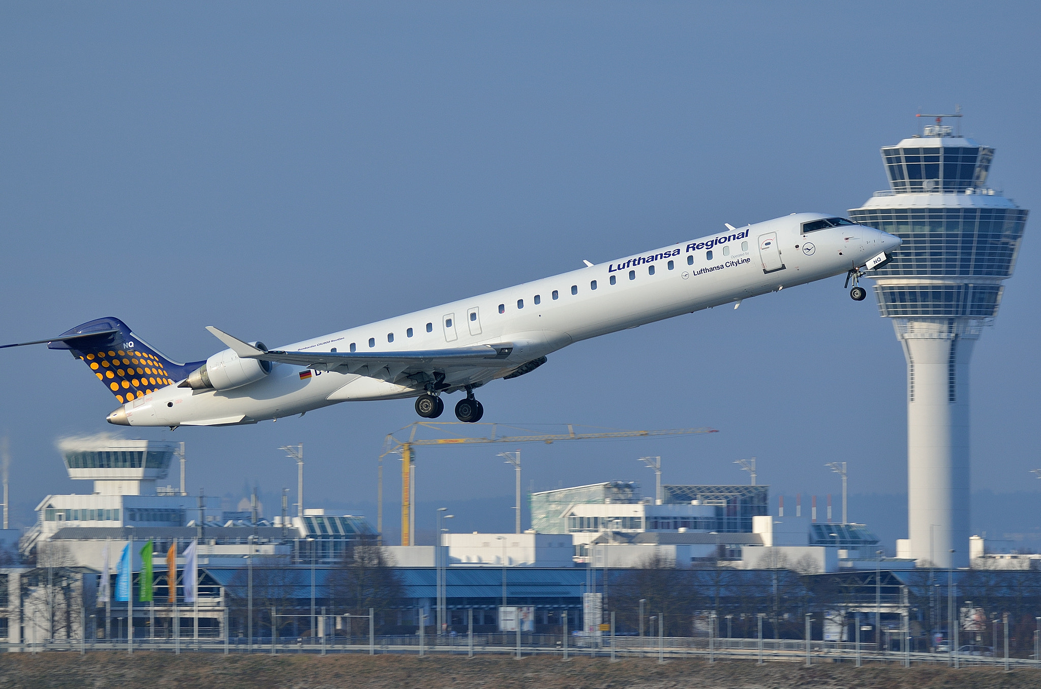 Nikon D7000 + Sigma 150-600mm F5-6.3 DG OS HSM | C sample photo. Take off in muc photography