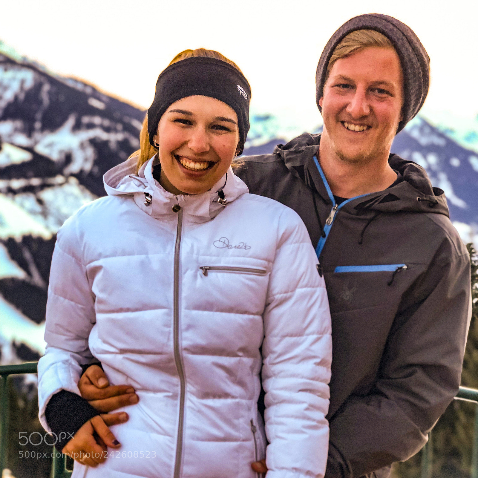 Apple iPhone X sample photo. Snowy portraits continued photography