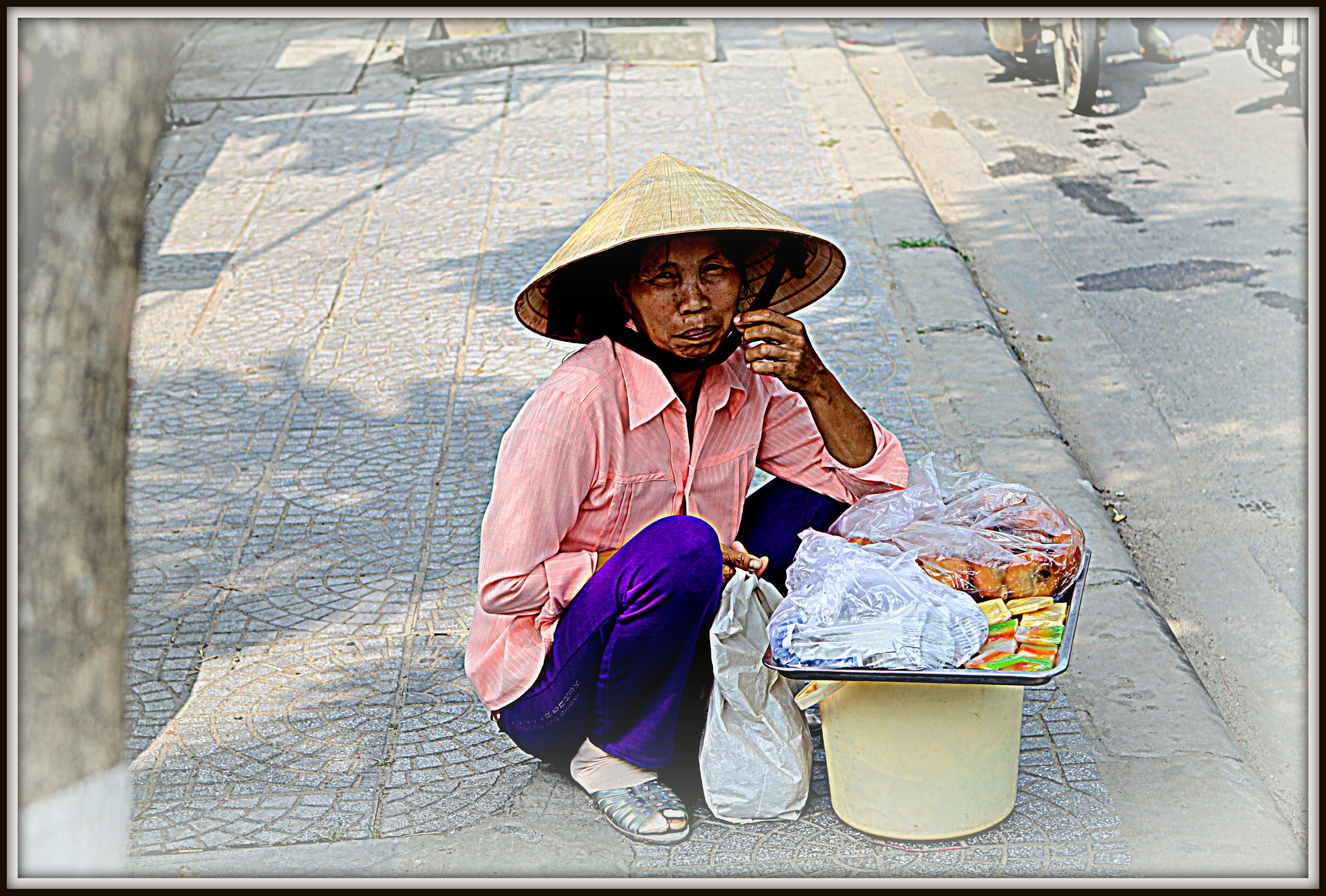 Canon EOS 50D + Canon EF 24-70mm F2.8L USM sample photo. Street vendor bangkok photography