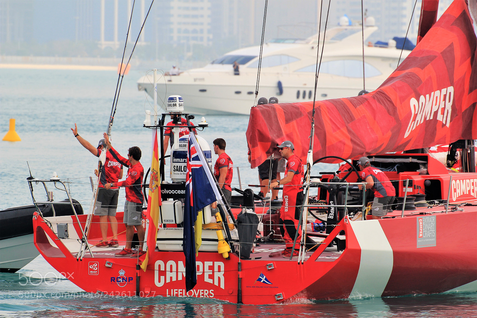 Canon EOS 550D (EOS Rebel T2i / EOS Kiss X4) sample photo. Camper with emirates team photography