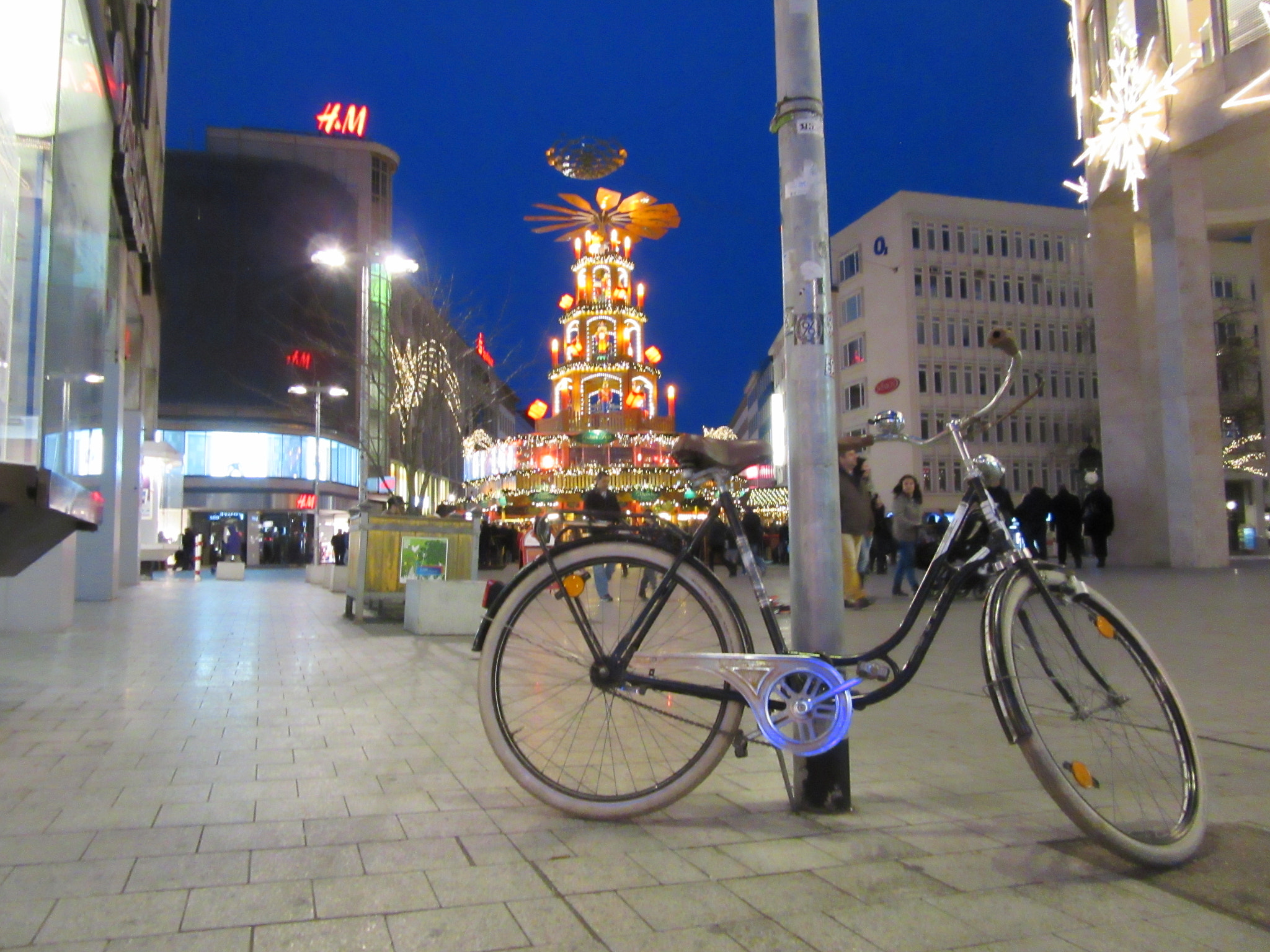 Canon PowerShot SX600 HS sample photo. Hannover xmas pyramid photography