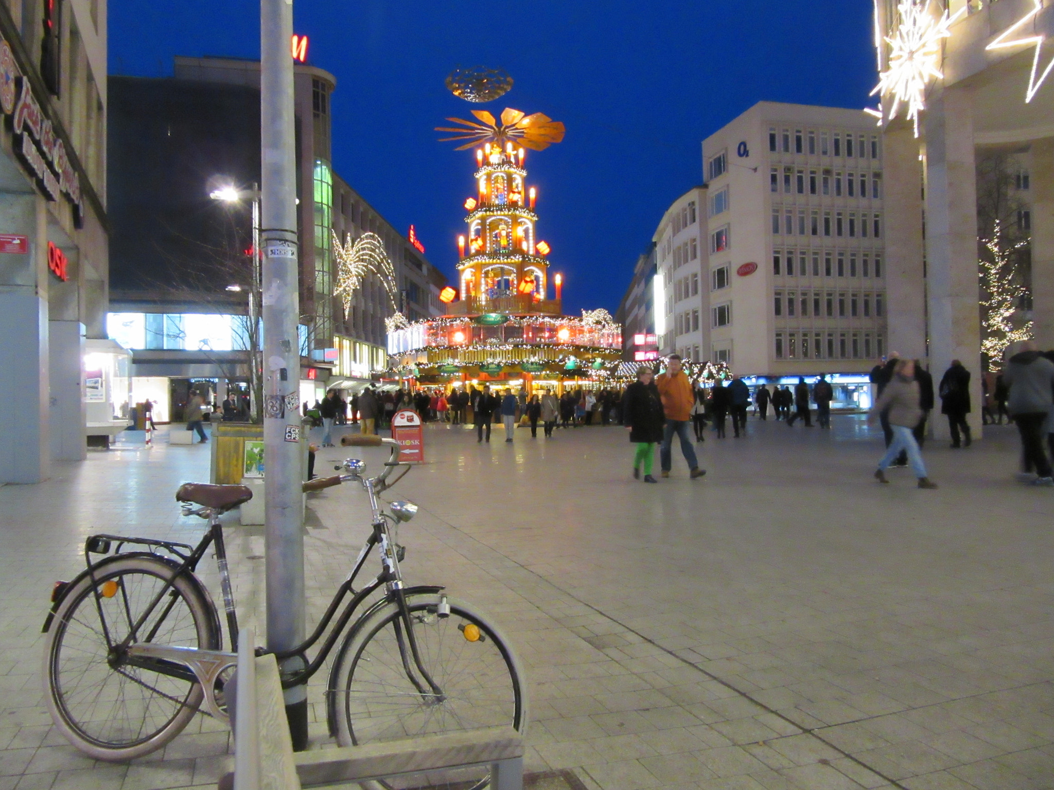 Canon PowerShot SX600 HS sample photo. Hannover christmas pyramid photography