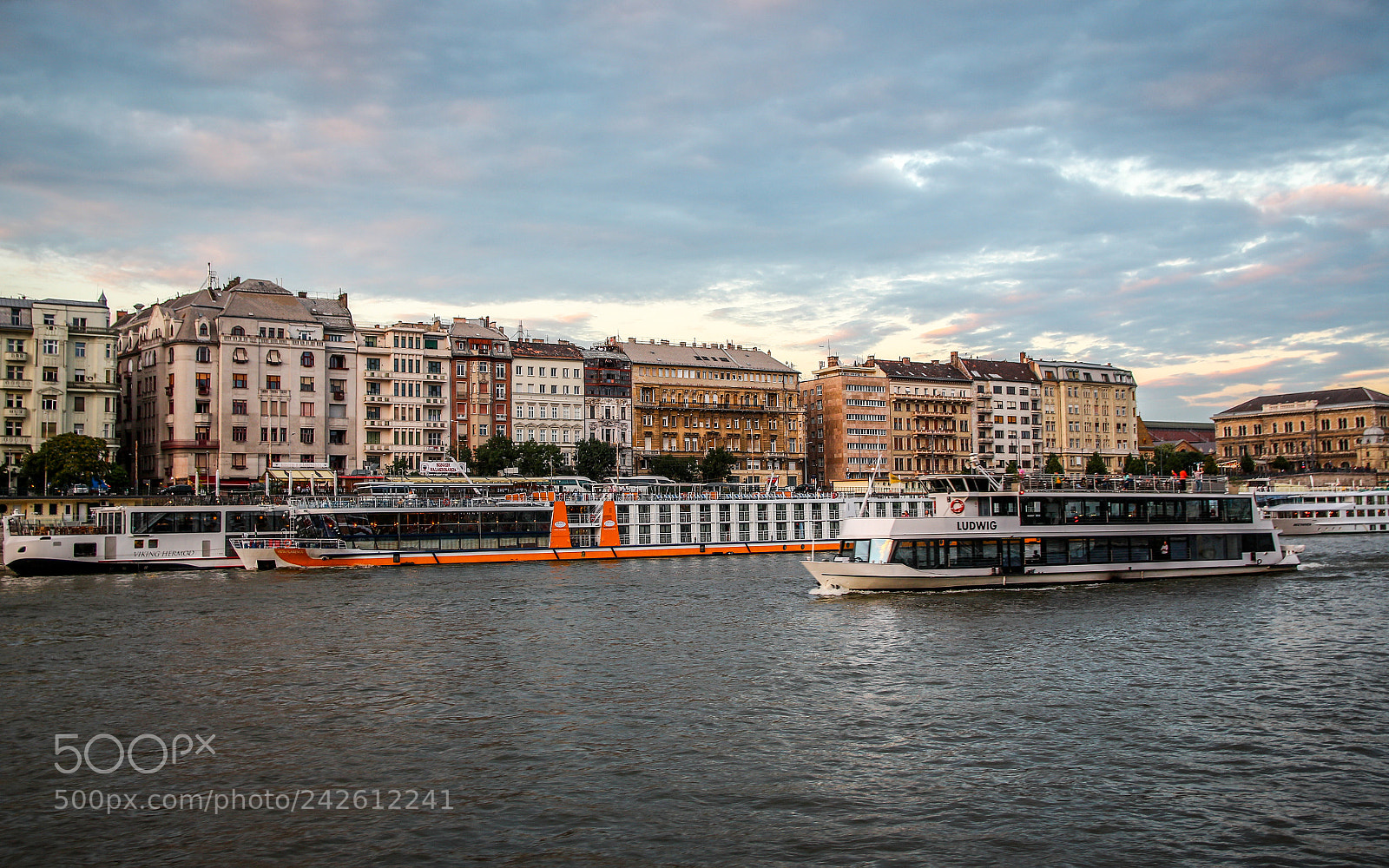 Canon EOS 650D (EOS Rebel T4i / EOS Kiss X6i) sample photo. Budapest riverside photography