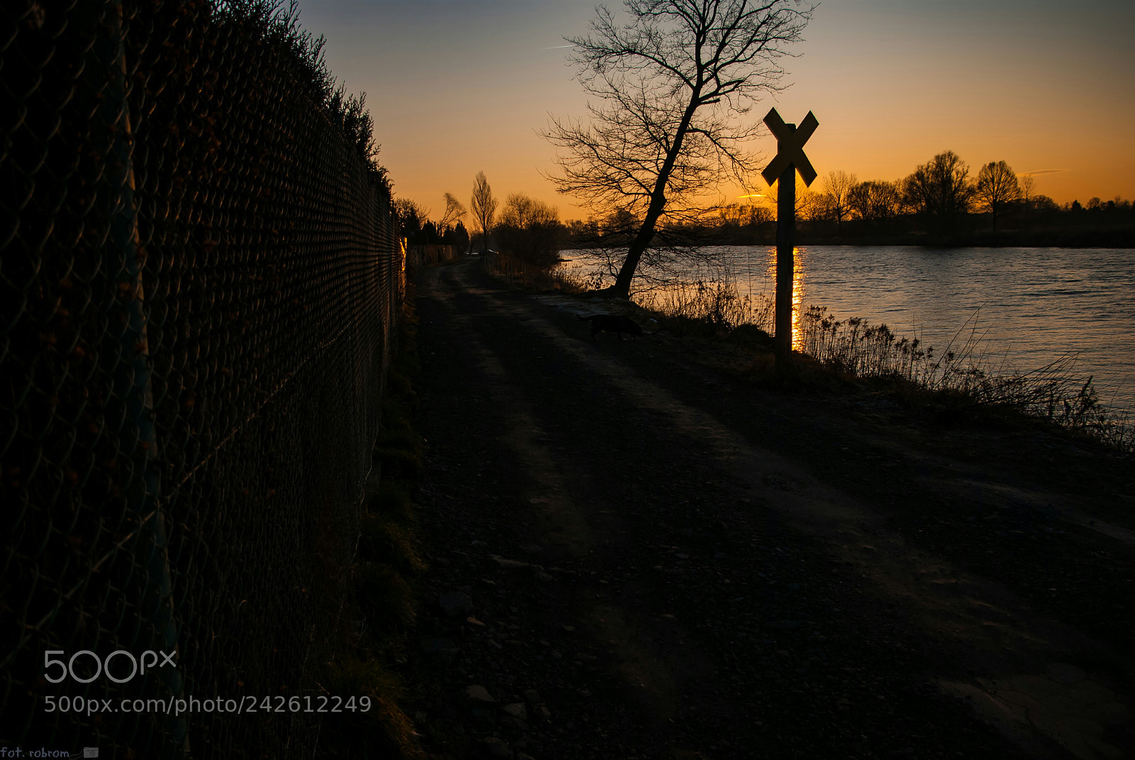 Pentax K10D sample photo. Cross in the sun photography
