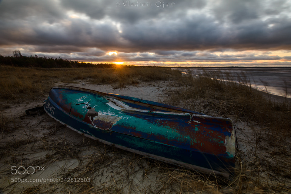 Nikon D800 sample photo. Broken boat photography