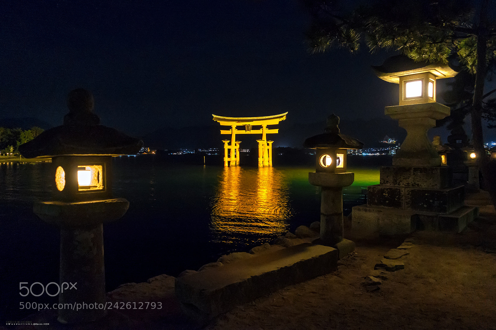 Sony Cyber-shot DSC-RX100 III sample photo. Torii of miyajima (shore) photography