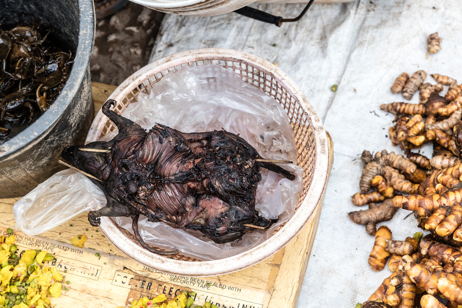 Canon EOS 5DS R sample photo. Rat at market photography