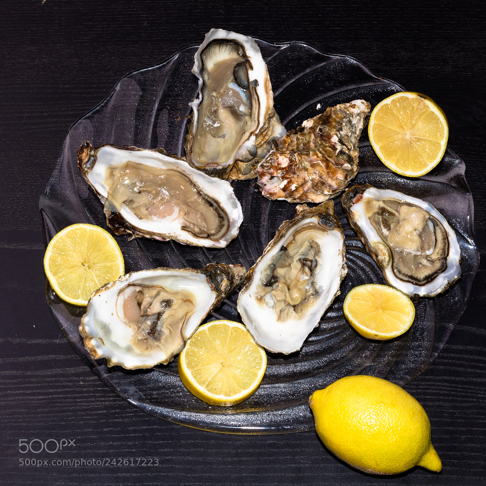 Canon EOS 5DS R sample photo. Oysters with lemon photography