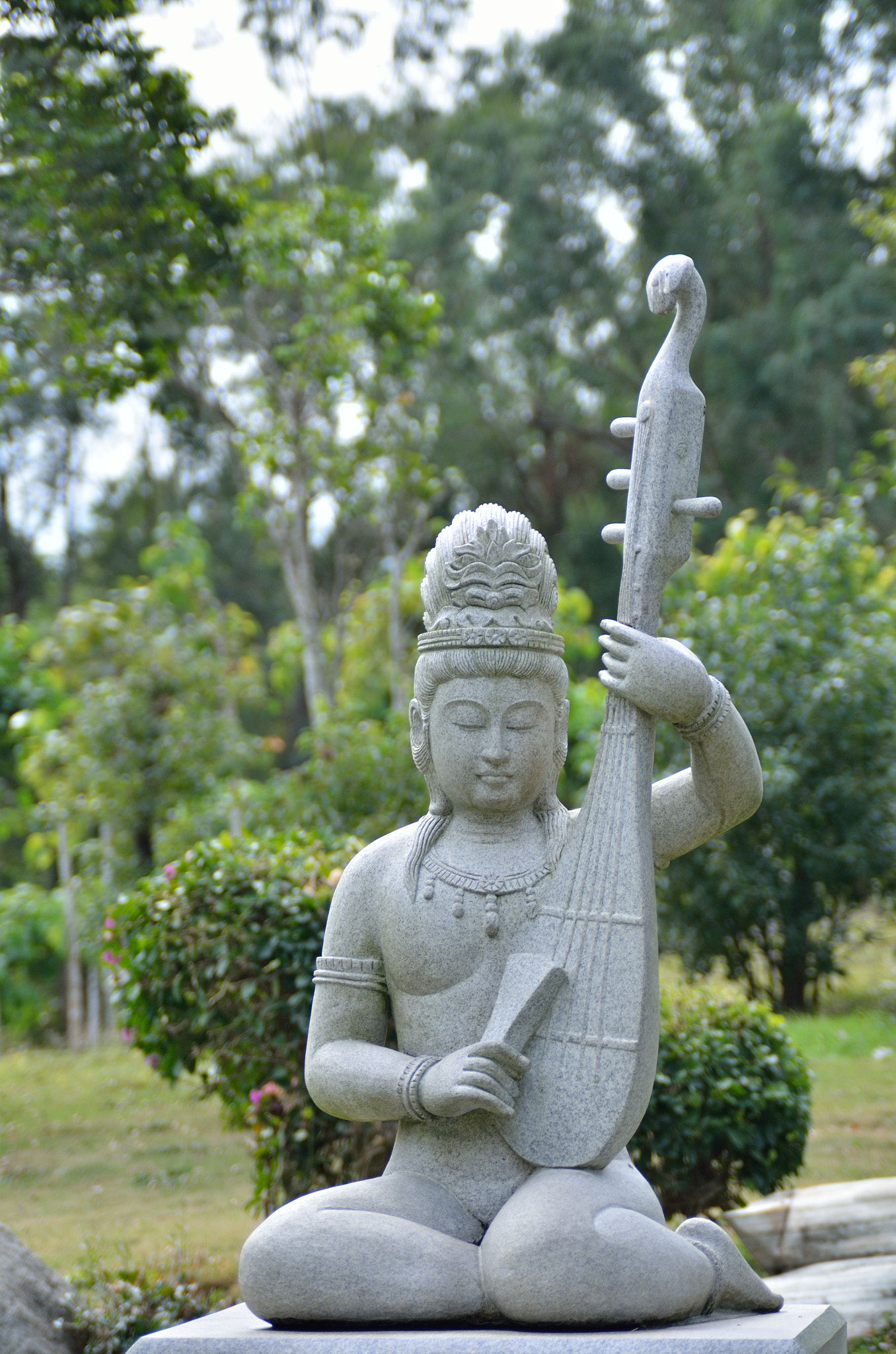 AF Zoom-Nikkor 28-105mm f/3.5-4.5D IF sample photo. Statue in nanshan park photography