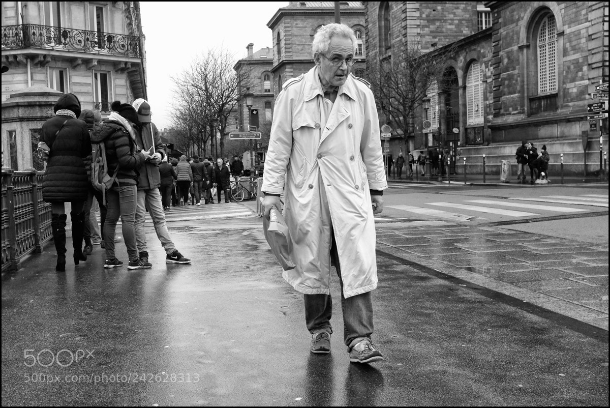 Fujifilm X100F sample photo. L'homme en blanc photography