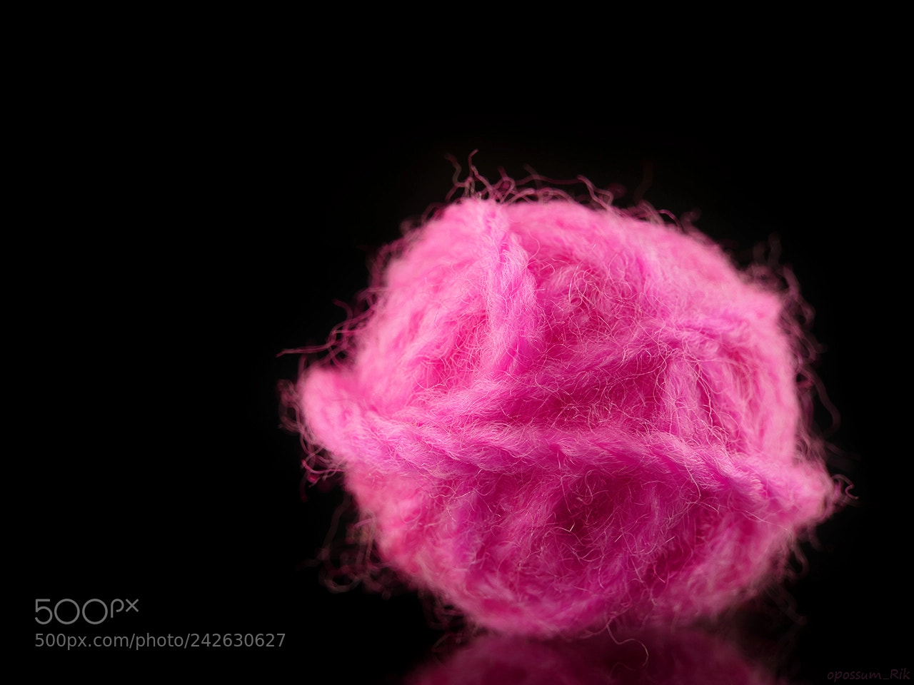 Panasonic Lumix DMC-FZ1000 sample photo. Small ball of yarn photography