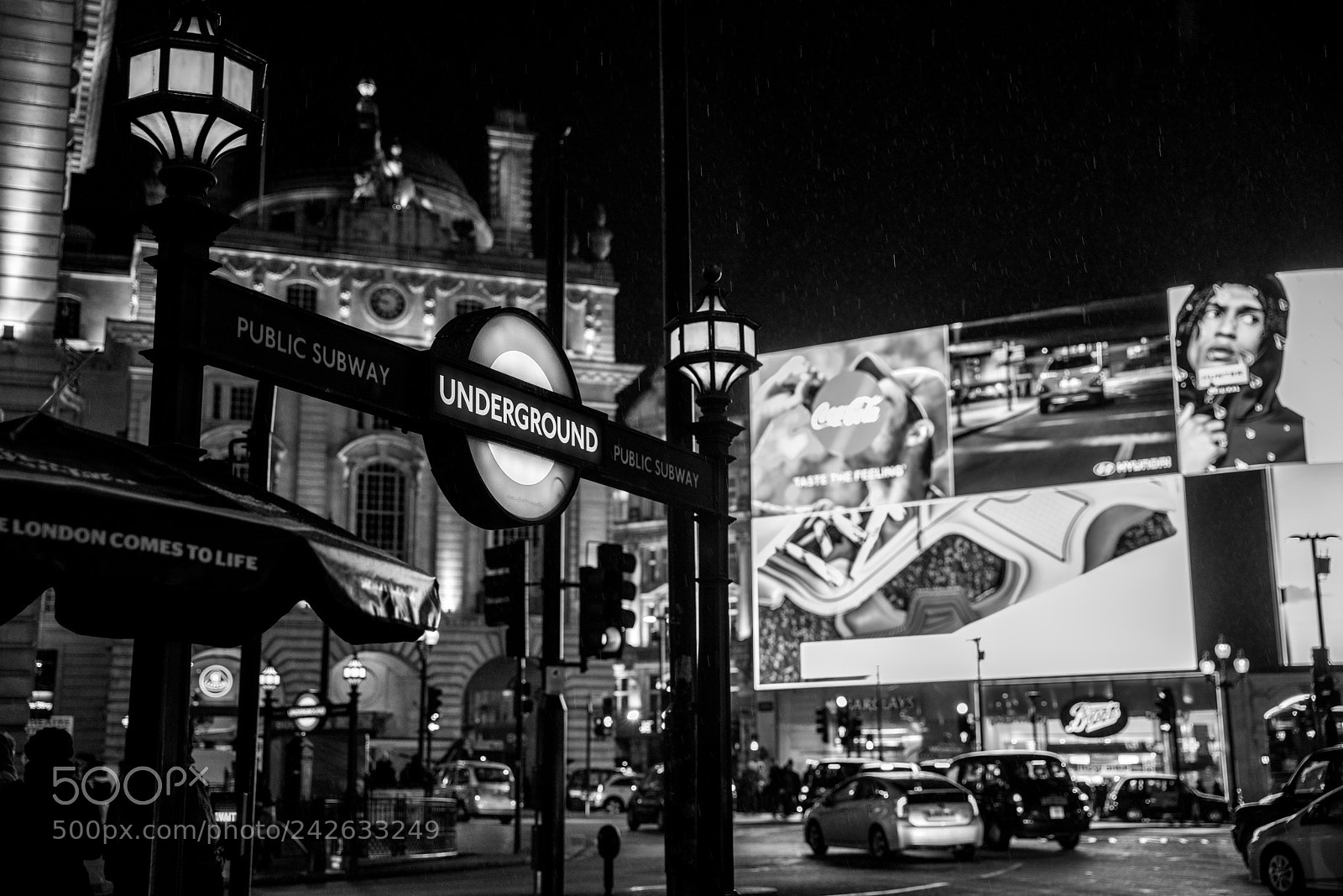 Pentax K-1 sample photo. By night at piccadilly photography