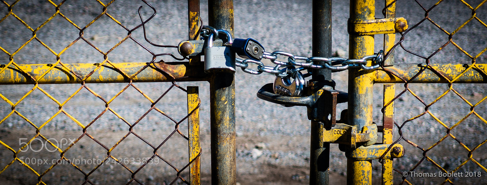 Canon PowerShot G16 sample photo. Fence and lock photography