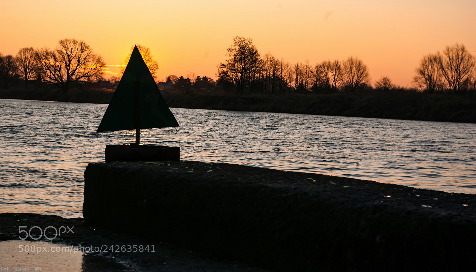 Pentax K10D sample photo. Triangle in the sun photography