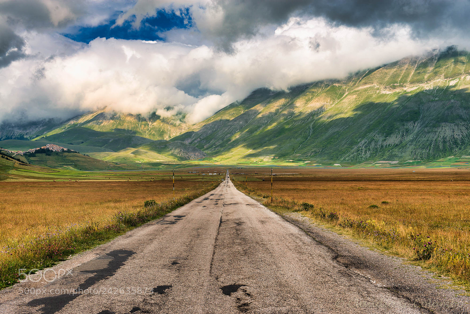 Nikon D800 sample photo. Piano grande di castelluccio photography