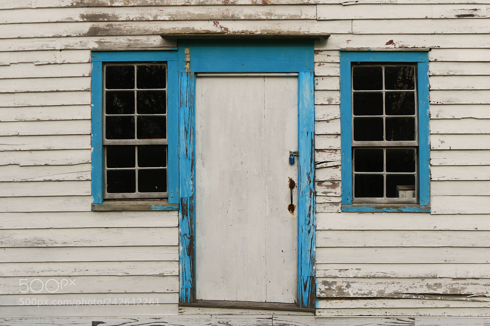 Canon EOS 750D (EOS Rebel T6i / EOS Kiss X8i) sample photo. Blue architecture photography