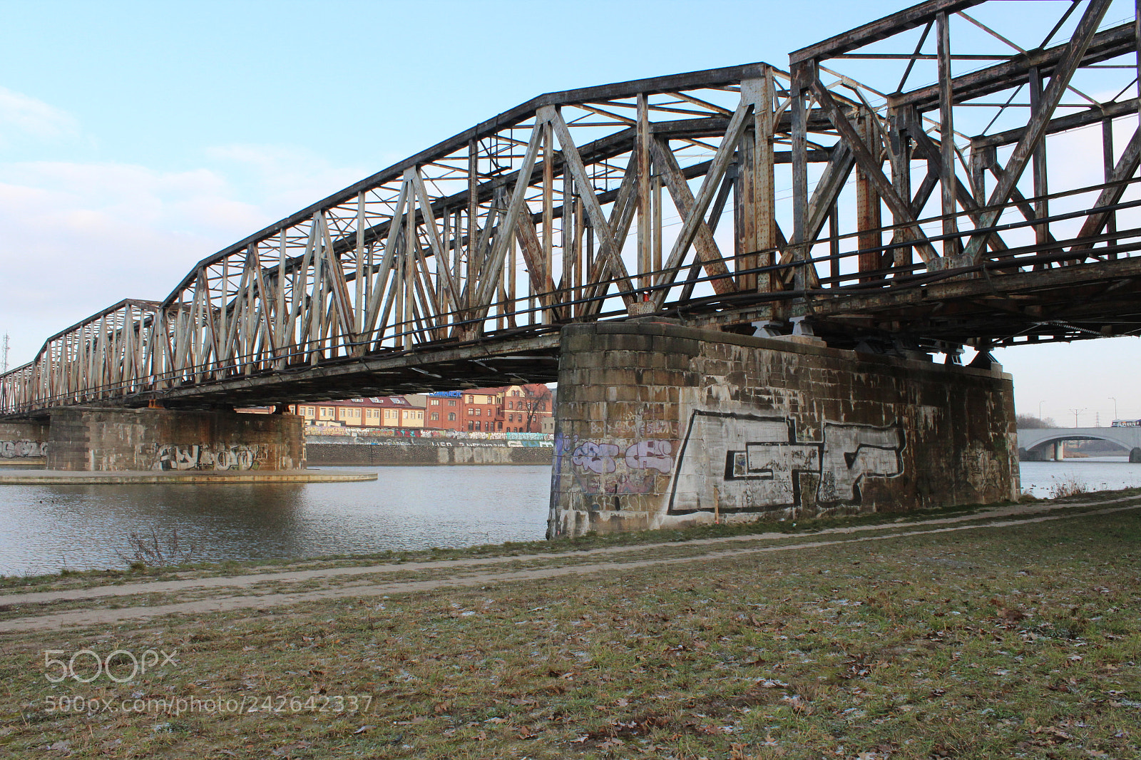 Canon EF-S 18-55mm F3.5-5.6 III sample photo. Cold skeleton photography