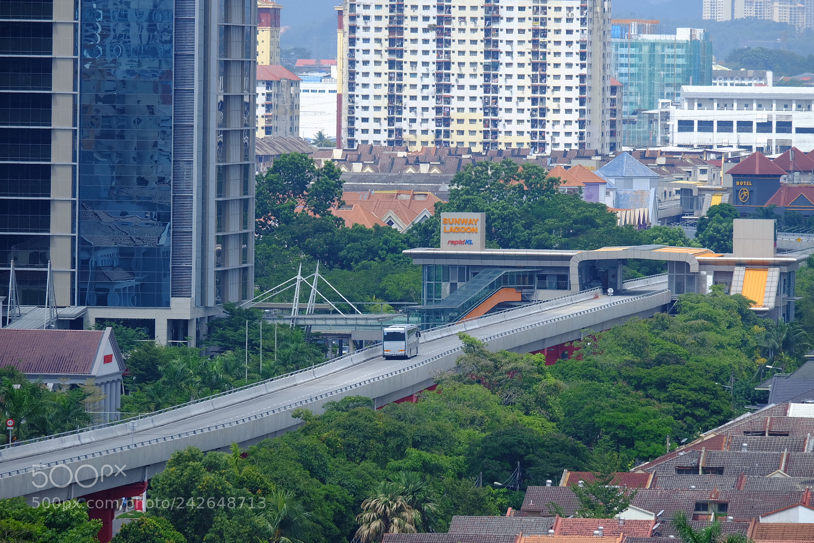Fujifilm X-A2 sample photo. City mover photography
