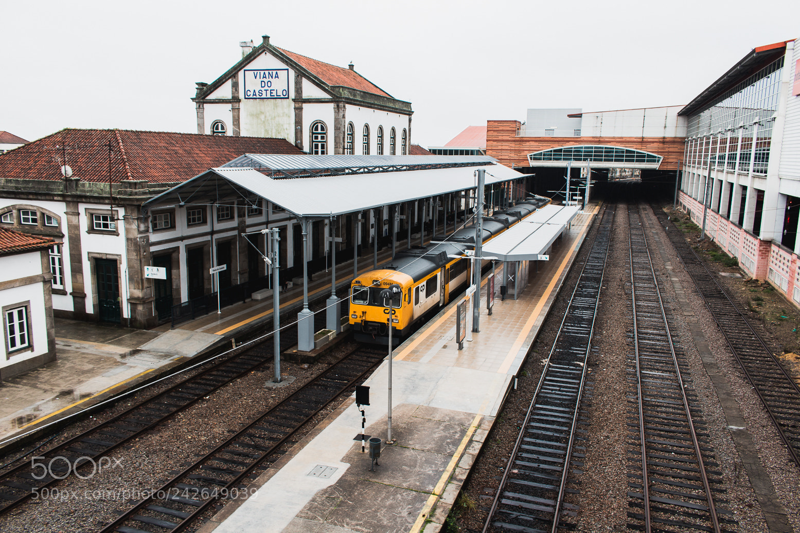 Canon EOS 100D (EOS Rebel SL1 / EOS Kiss X7) sample photo. Train station, viana do photography
