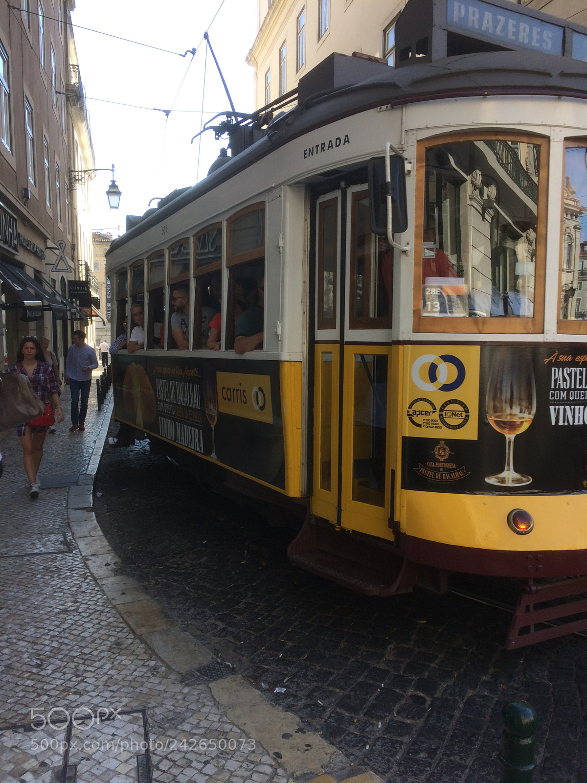 Apple iPhone 5s sample photo. Electric tram - lisbon photography