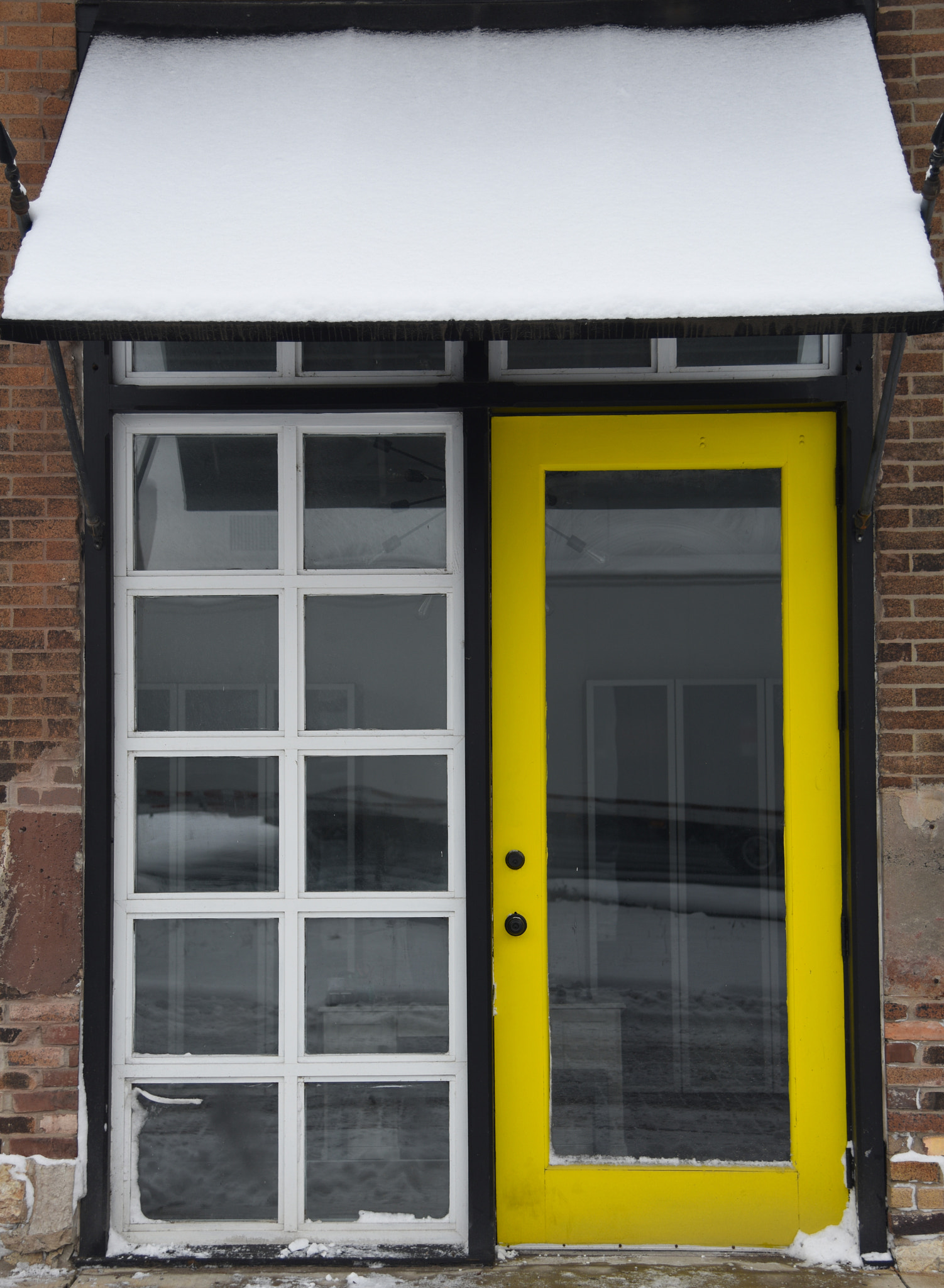 Nikon AF-S Nikkor 24-120mm F4G ED VR sample photo. Yellow door photography