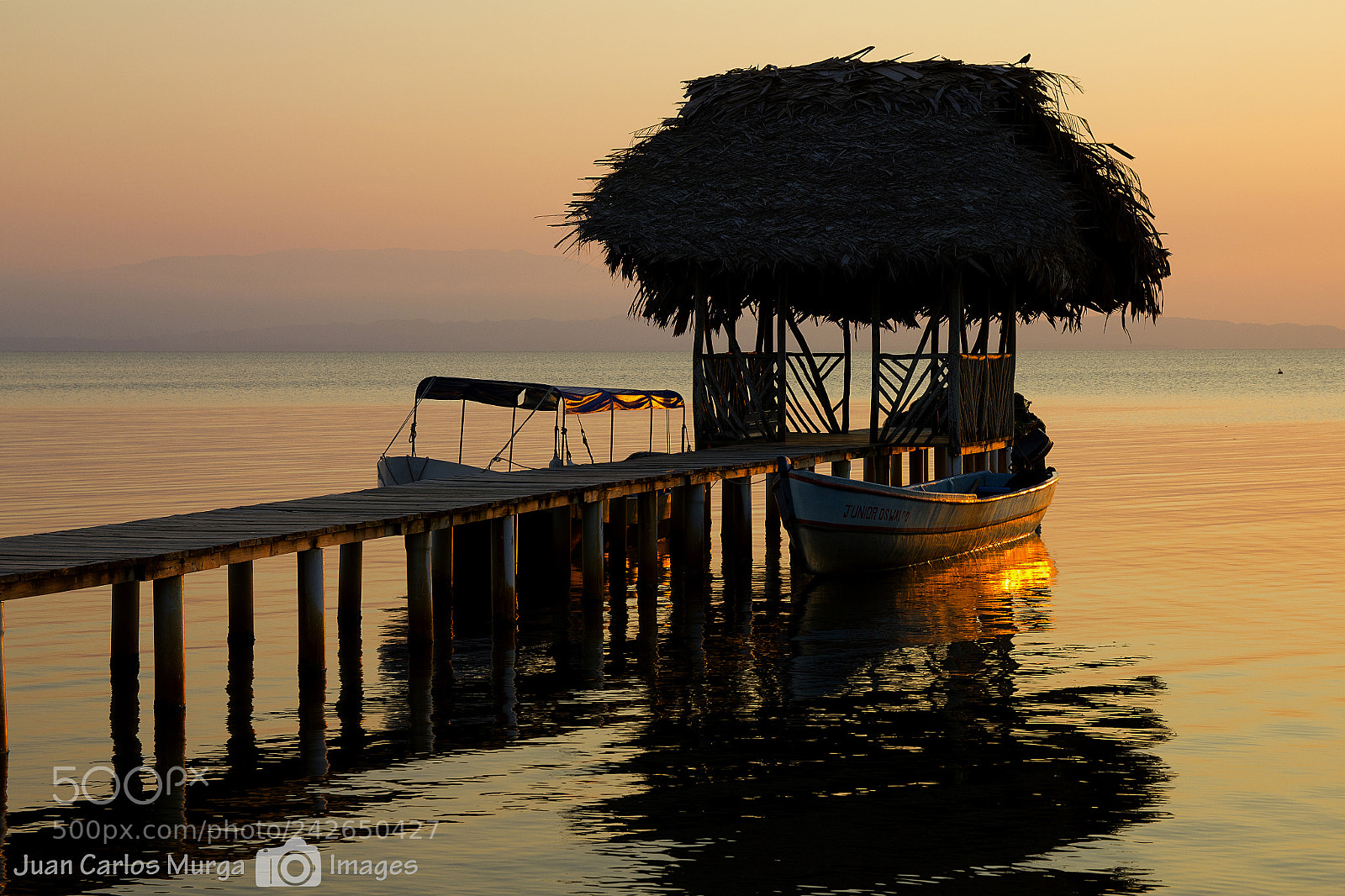 Canon EOS 550D (EOS Rebel T2i / EOS Kiss X4) sample photo. Boat on pier photography