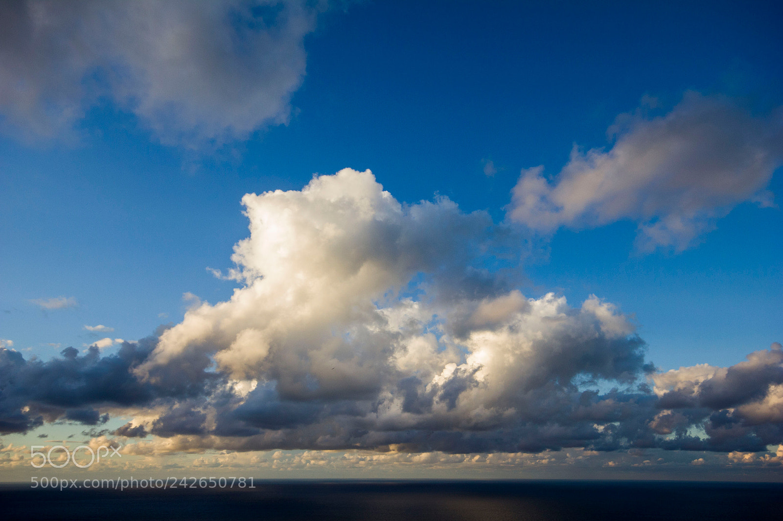Canon EOS 550D (EOS Rebel T2i / EOS Kiss X4) sample photo. Sea and clouds photography