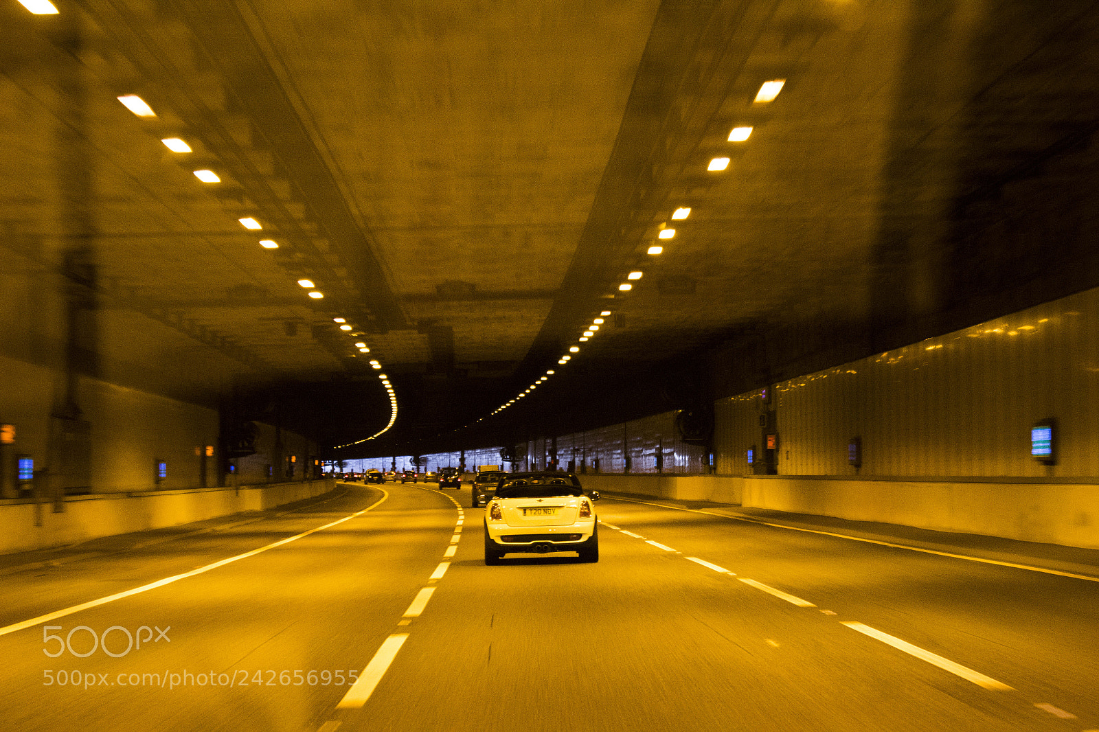 Canon EOS 1300D (EOS Rebel T6 / EOS Kiss X80) sample photo. Tunnel photography